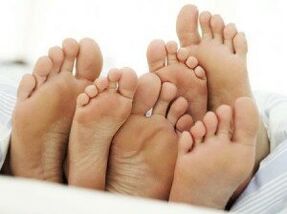 ayak parmakları arasında mantar tedavisi sonrası sağlıklı ayaklar