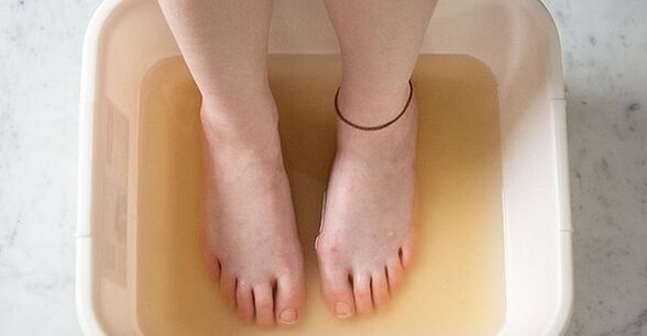 tırnak mantarı tedavisi için iyotlu banyo